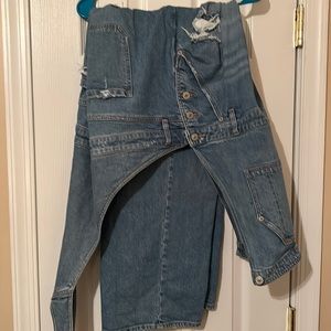 I’m selling Extra Large denim overalls/90s boyfriend overall was only worn twice